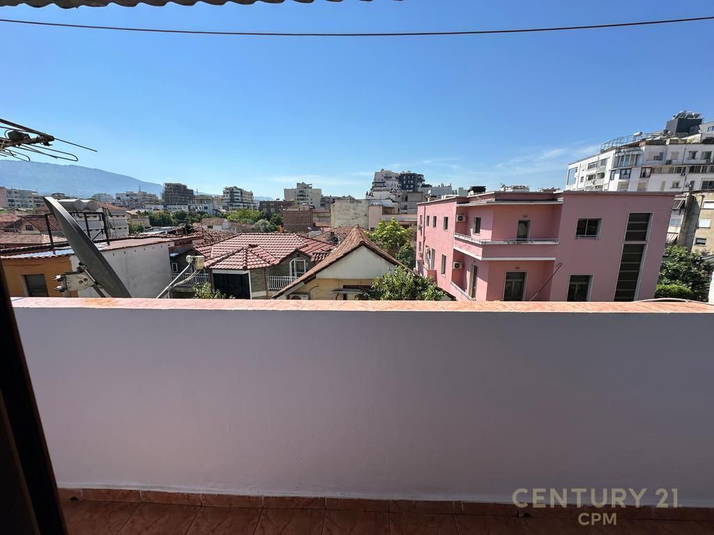 Apartament 2+1 Me Qira tek Shkolla e Kuqe 600 € /Muaj
