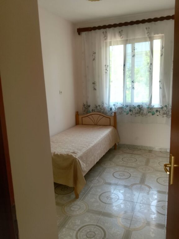 Jepet me qera shtepia 2+1 , tel ish Tregu Elektrik rruga Mihal Grameno 450 mije leke te vjetra