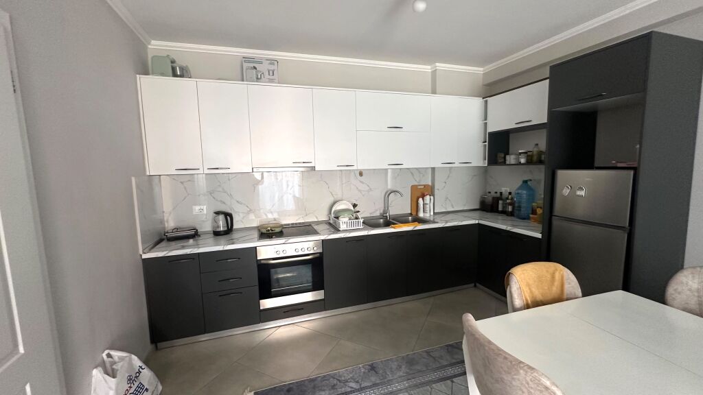 🔥 OKAZION 🏡 Jepet me Qera Apartament 2+1+2 + Ballkon ne Astir tek Vila L, 550 mije leke