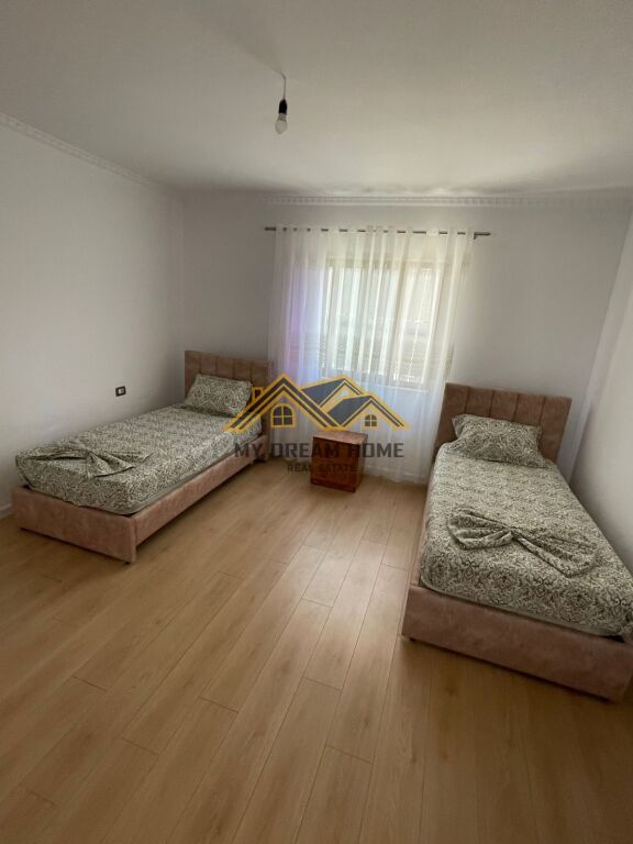 JEPET ME QERA SHTEPI PRIVATE NE PORTO ROMANO