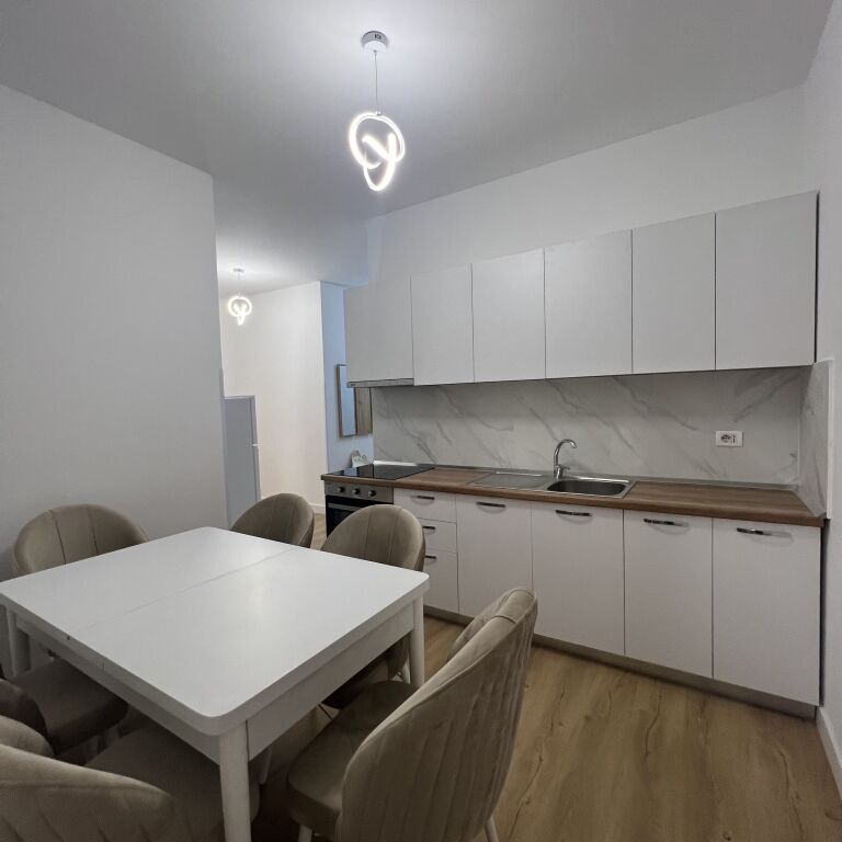 Jepet me Qira Apartament 1+1 Rr Kavajes 70.000all/muaj