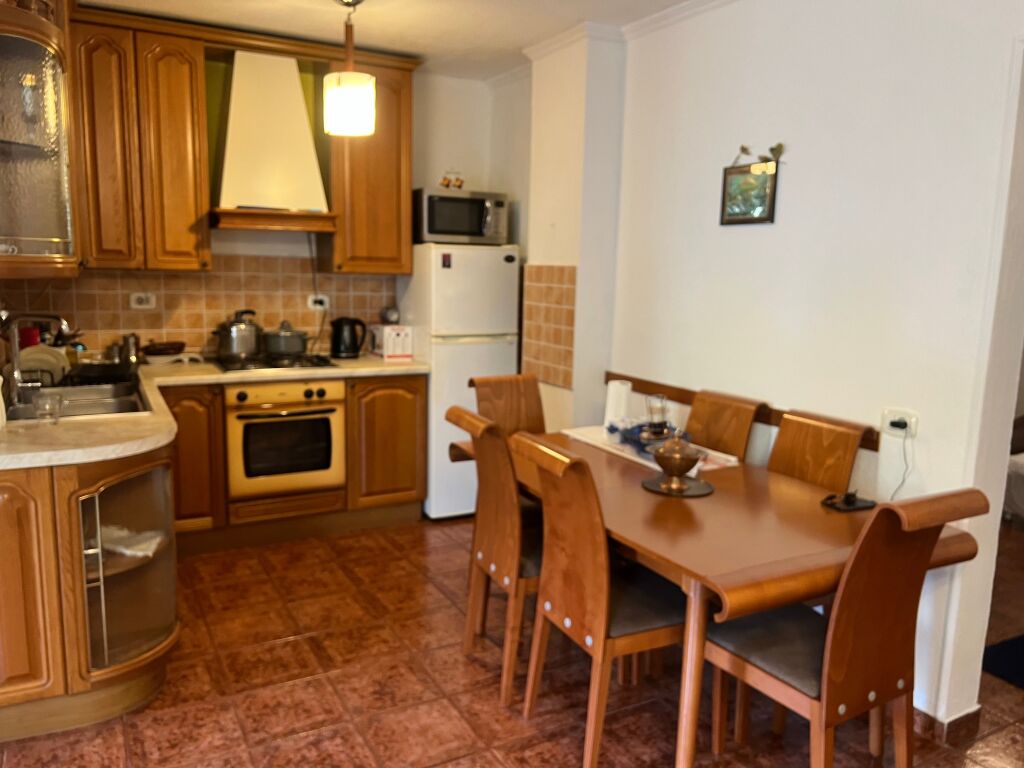 Jepet me qira apartamet 2+1 tek Zogu Zi
