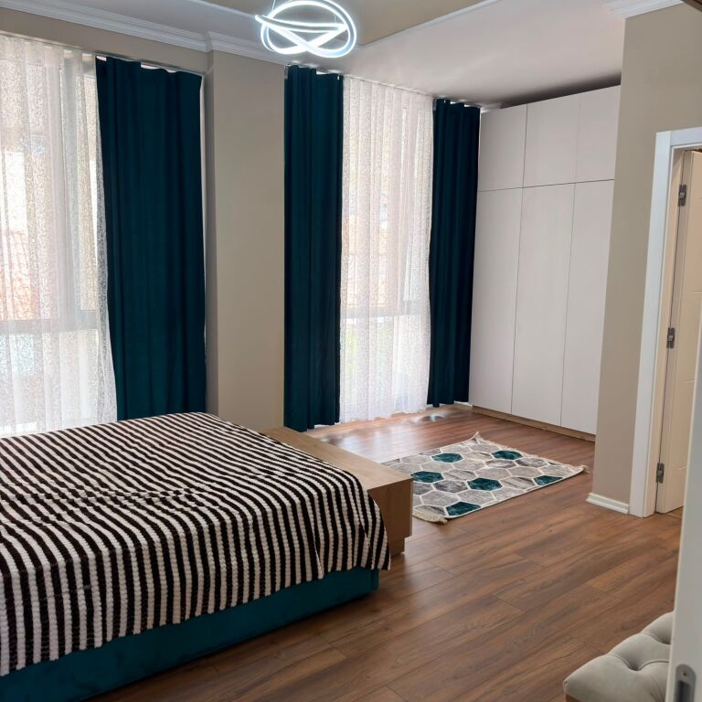 🏢 Rruga Riza Cerova, appartamento in affitto, 2+1+2, arredato. 80.000 Leke
