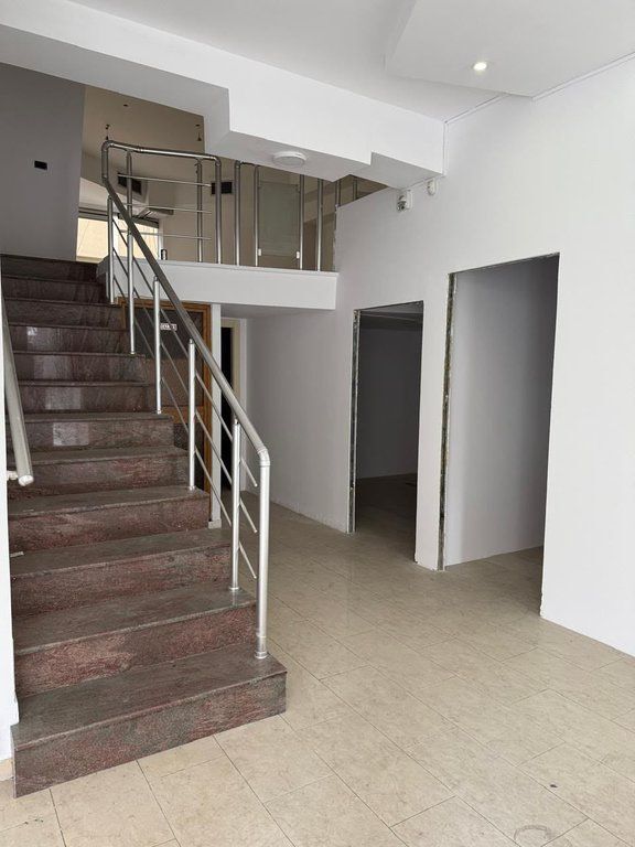 BUSINESS PREMISES FOR SALE NEAR THE BALLET SCHOOL