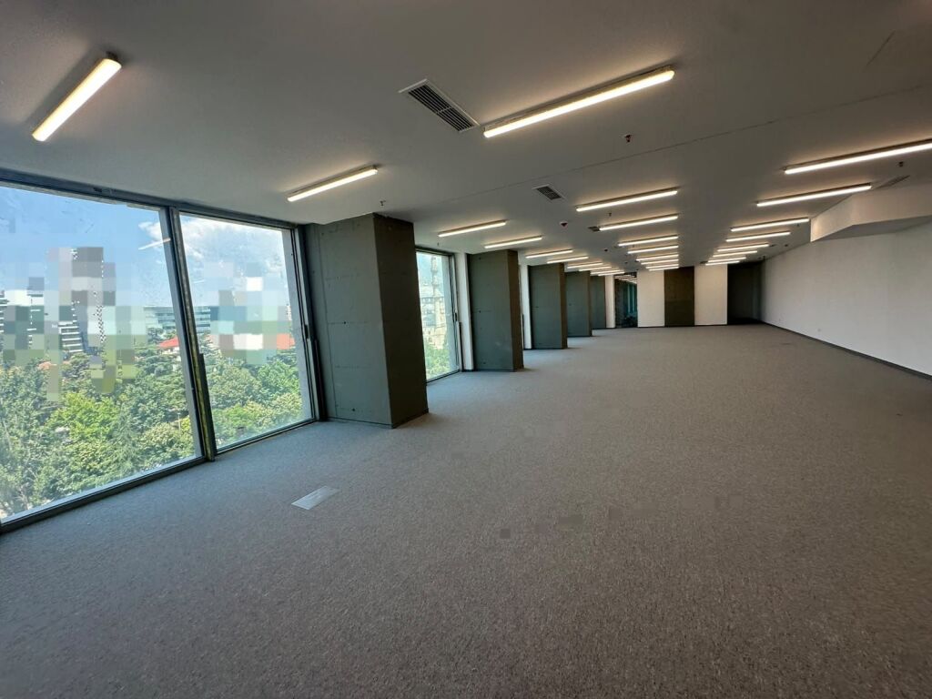 Zyre Me Qera Tek DownTown (ID BZ2997) Tirane