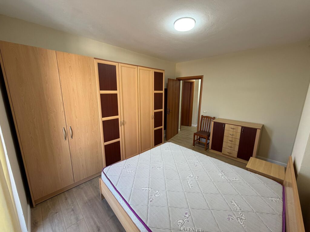 Affittasi appartamento 1+1 vicino a Pazari I Ri