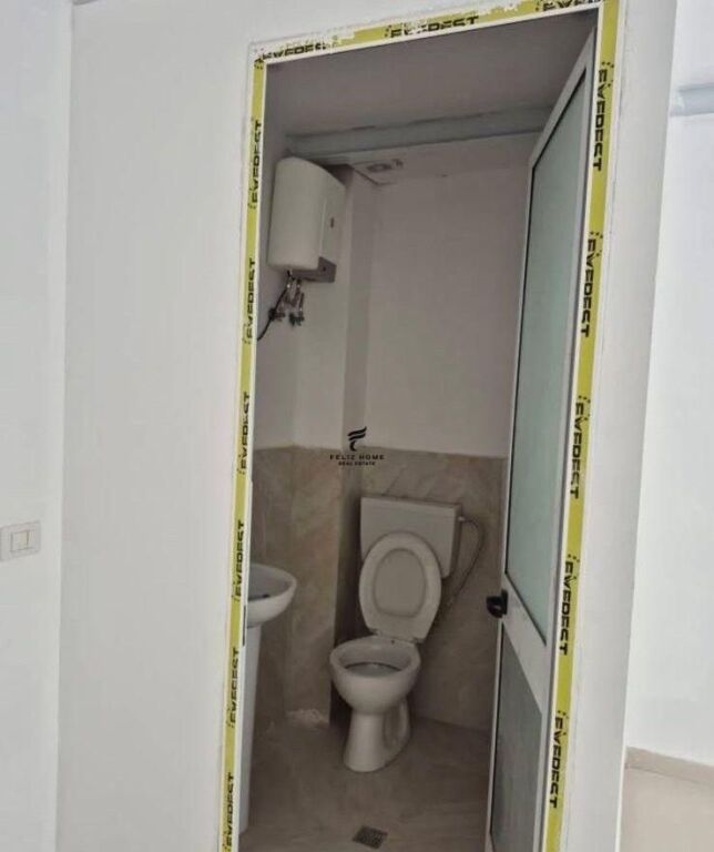 ZYRE ME QERA 330 M2 BLLOK 450.000 LEKE FH-80858