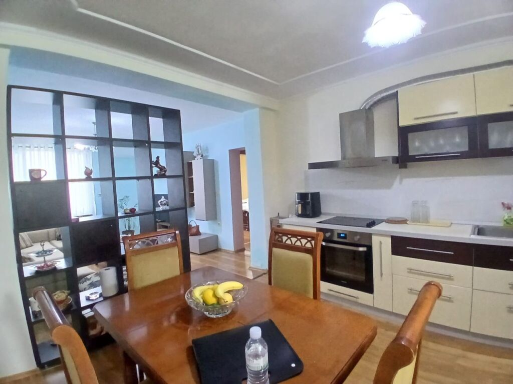 Jepet Me Qera Apartament 1+1+1 Ballkon