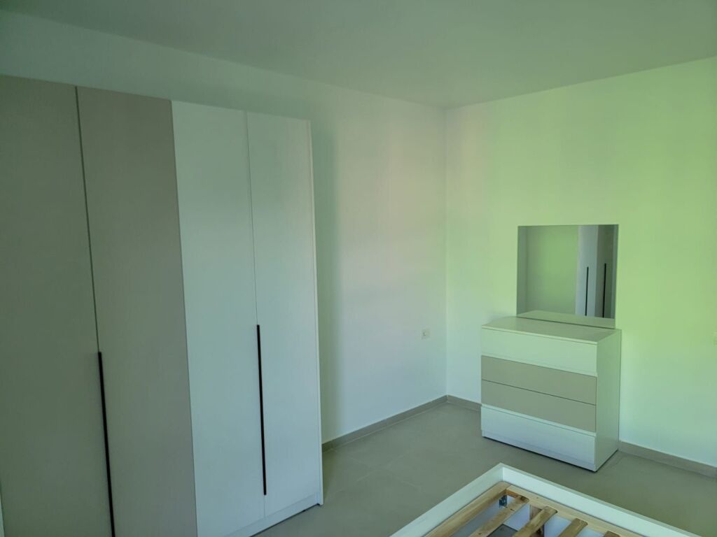 📍5 Maji Jepet Apartament 1+1 Me Qira