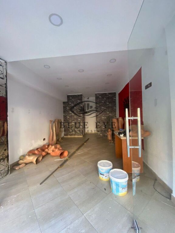 FOR RENT: Commercial Space!