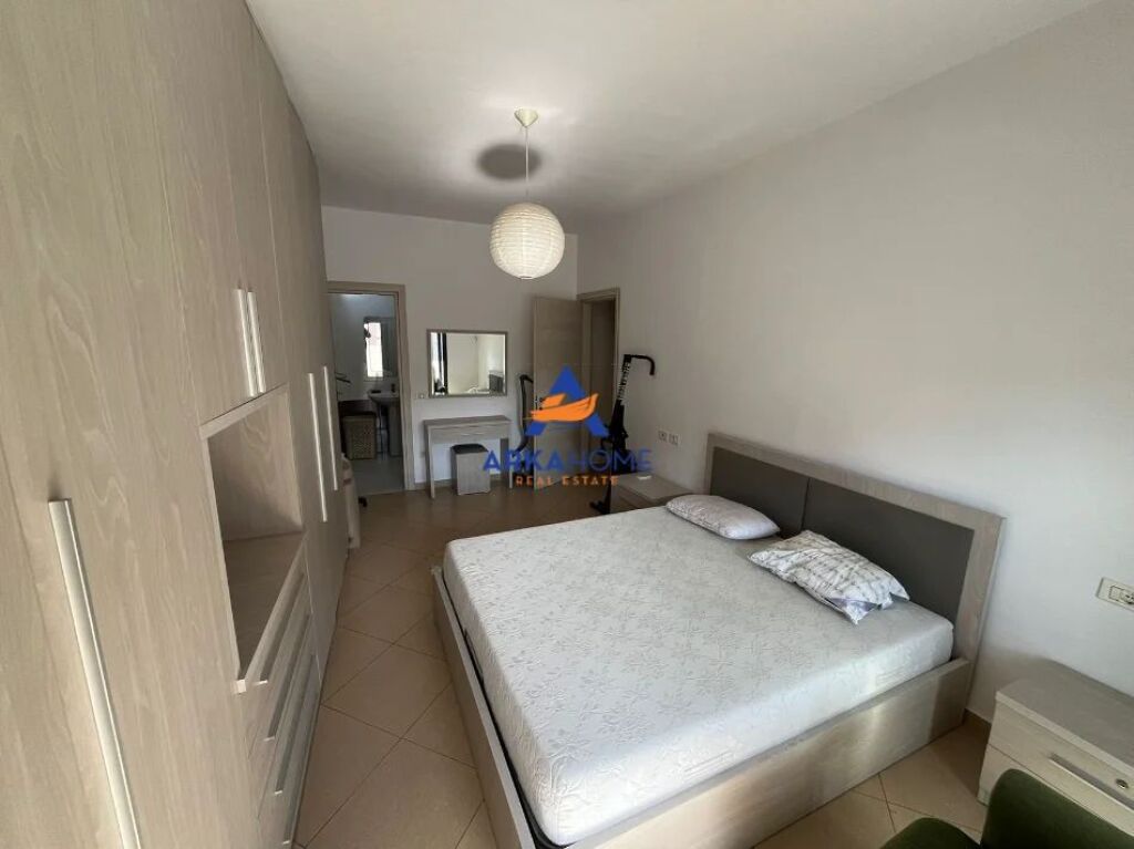 JEPET APARTAMENT 2+1+2 ME QERA "UNAZA E RE, PRANË HOTEL MARINAJ" 60.000 LEKE