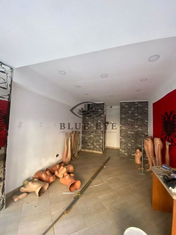 FOR RENT: Commercial Space!