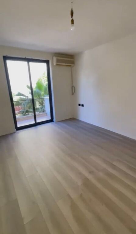 Zyre me qera perballe Vesa Center tek Sheshi Wilson