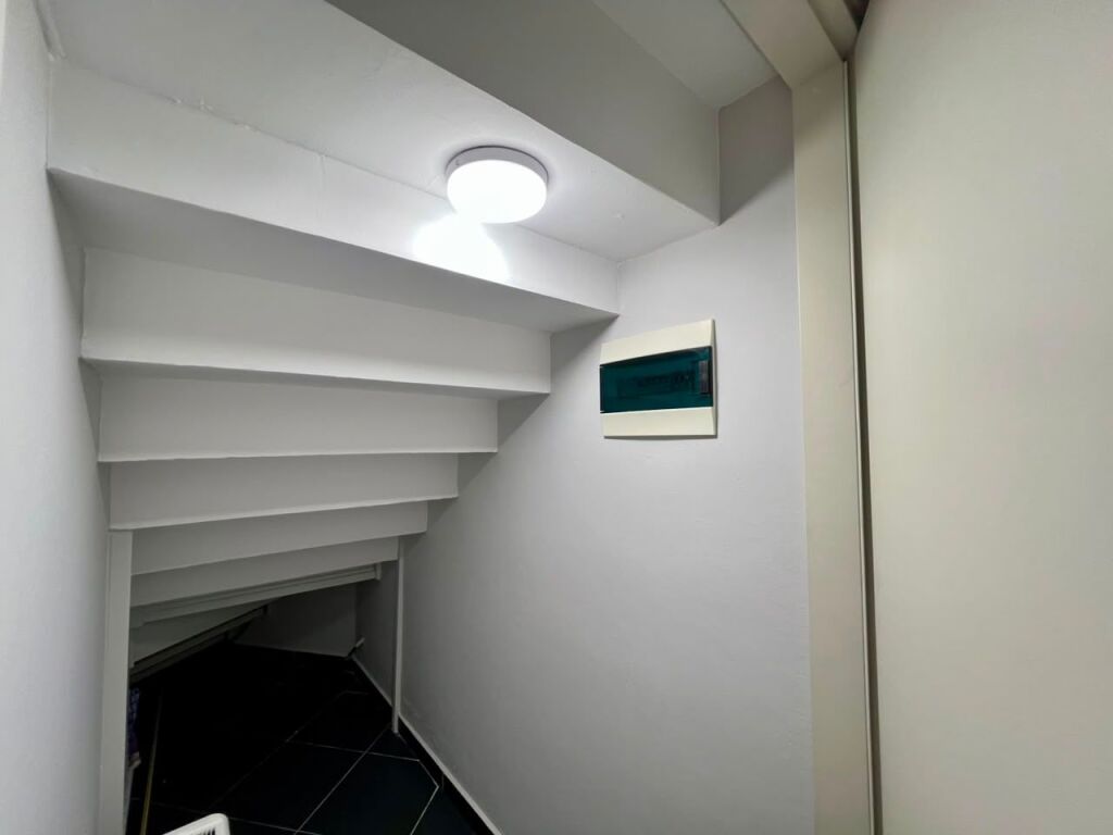 Duplex di Lusso in Vendita, Pronto per Abitare o Airbnb, vicino al Lago Secco