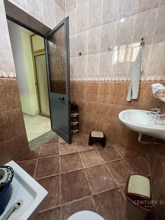 Don Bosko, 2-storey villa with yard for rent (business purpose)