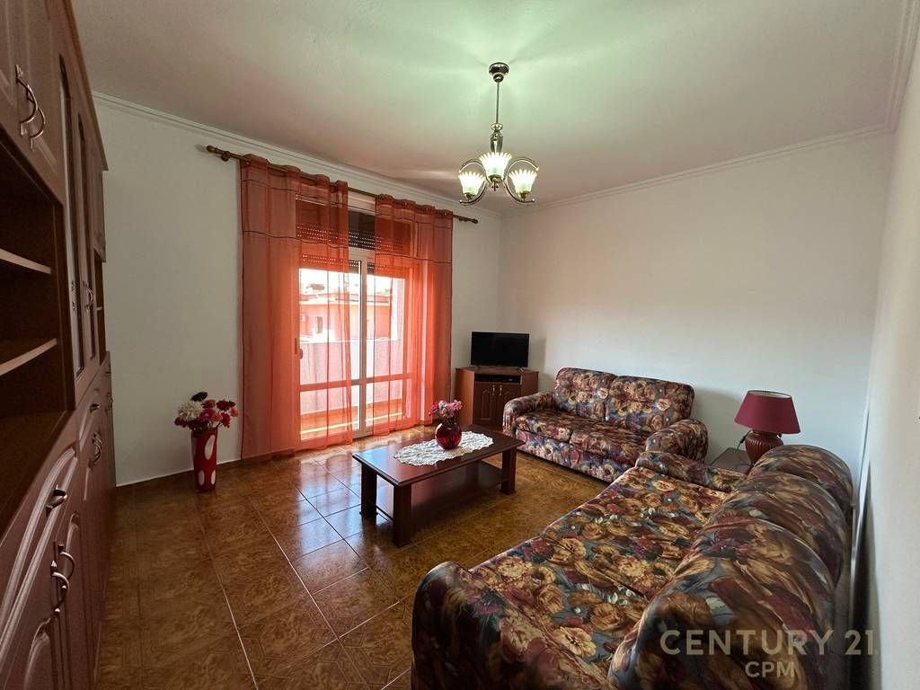 Apartament 2+1 Me Qira tek Shkolla e Kuqe 600 € /Muaj