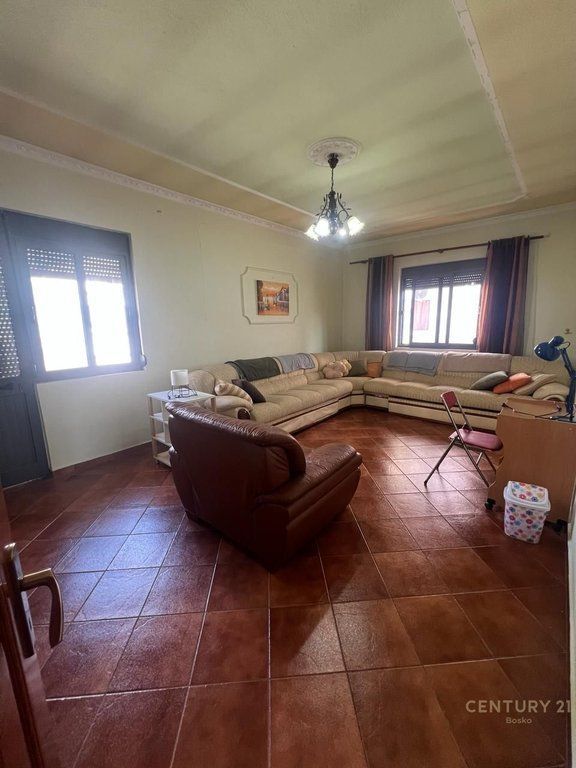 Don Bosko, 2-storey villa with yard for rent (business purpose)