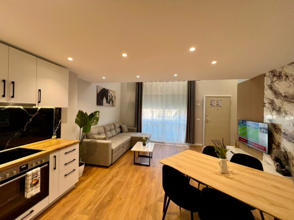 Duplex di Lusso in Vendita, Pronto per Abitare o Airbnb, vicino al Lago Secco