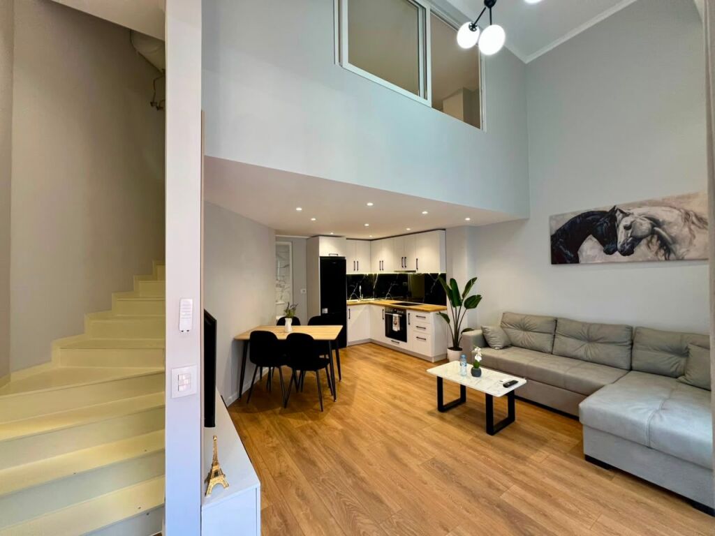 Duplex di Lusso in Vendita, Pronto per Abitare o Airbnb, vicino al Lago Secco