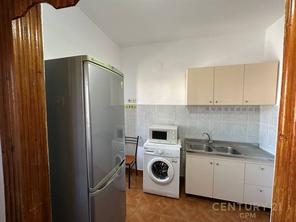 Apartament 2+1 Me Qira tek Shkolla e Kuqe 600 € /Muaj