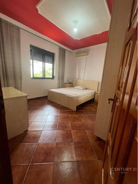 Don Bosko, 2-storey villa with yard for rent (business purpose)