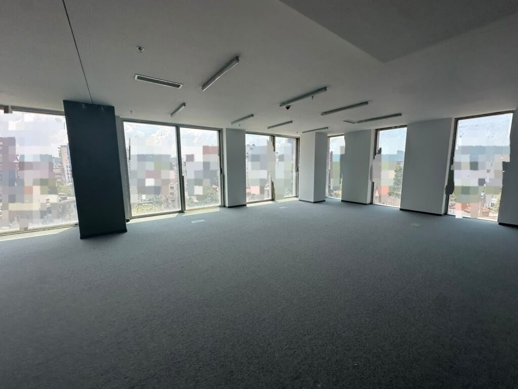 Zyre Me Qera Tek DownTown (ID BZ2997) Tirane