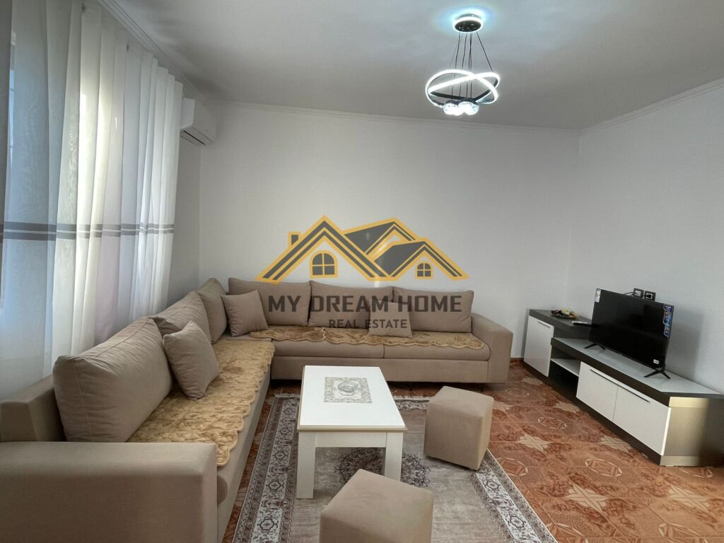 JEPET ME QERA SHTEPI PRIVATE NE PORTO ROMANO