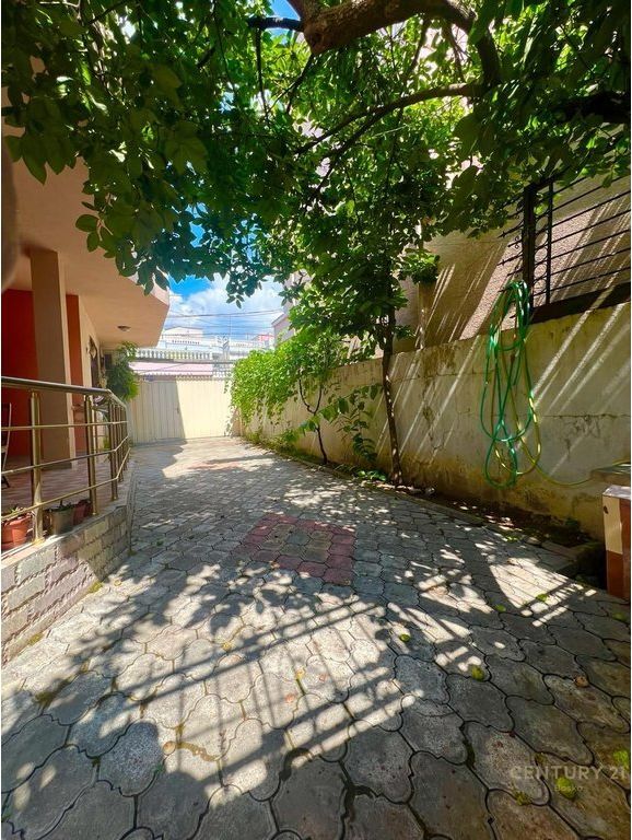 Don Bosko, 2-storey villa with yard for rent (business purpose)