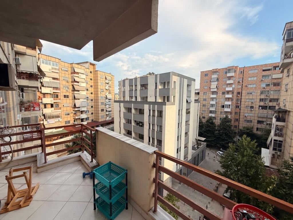 🏡 Jepet me qera apartament 2+1+2nme garazh në Astir