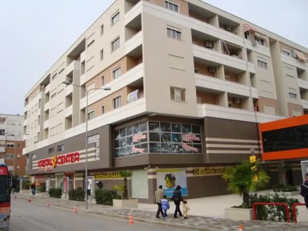 For rent 2+1+2 at Komuna e Parisit
