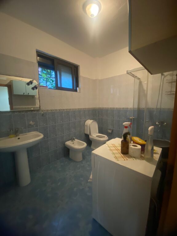 🏢Between 5 Maji Street and Siri Kodres Street, the first floor of a 2+1 villa, furnished, is for rent. 40,000 Leke