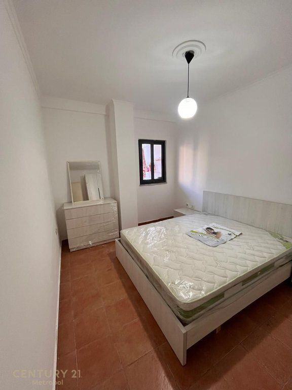 🏡 Jepet me Qira Apartament 1+1 pranë Stadiumit Dinamo 500 € /Muaj