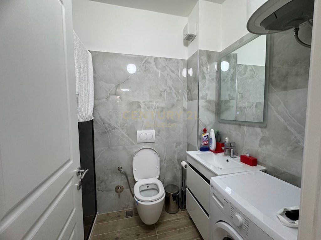 Apartment 2+1 for rent in the Golden Tower residence, on Mine Peza Street. The apartment is located on the 7th floor and offers a functional layout with spacious rooms and natural lighting. The property has a total area of 105 m² (87 m² net) and has never been inhabited before, offering completely new living conditions. The residence is modern, with management and high construction standards, in one of the most sought-after areas of Tirana. Price: 1,300 €/month For more information or a property visit, contact.