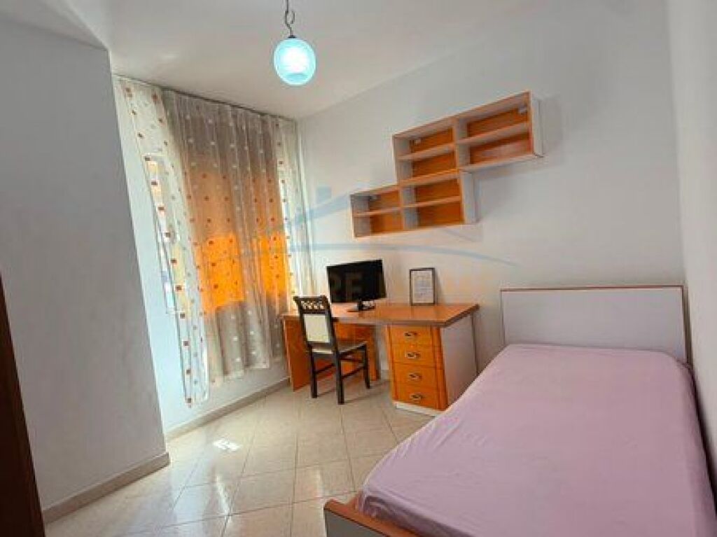 Shitet Apartament 3+1+2 ne Astir, Unaza e Re