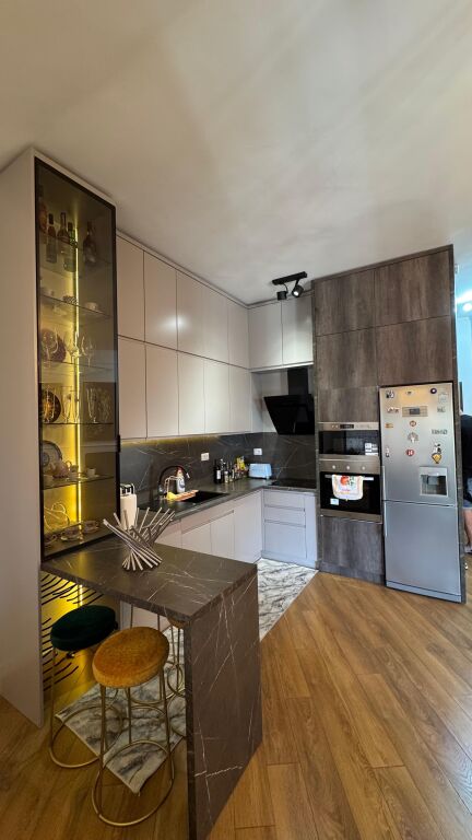 Jepet me qera apartament luksoz 1+1 në Fresk, me post parkimi