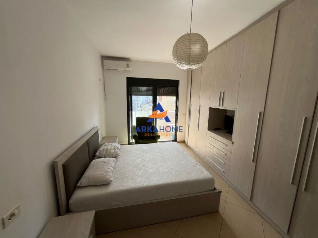 JEPET APARTAMENT 2+1+2 ME QERA "UNAZA E RE, PRANË HOTEL MARINAJ" 60.000 LEKE