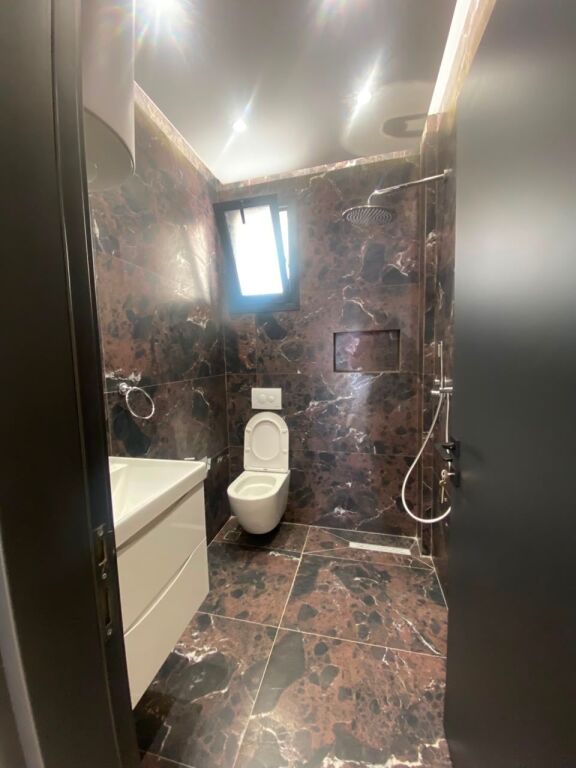 ✨ Jepet me Qira Ambient Biznesi – 21 Dhjetori | Pranë Square 21 | 208 m² ✨