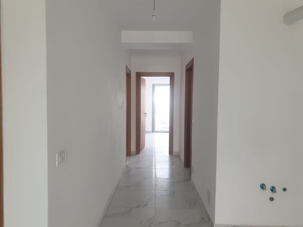 Apartament 3+1+2 Bosh per qera Kombinat !