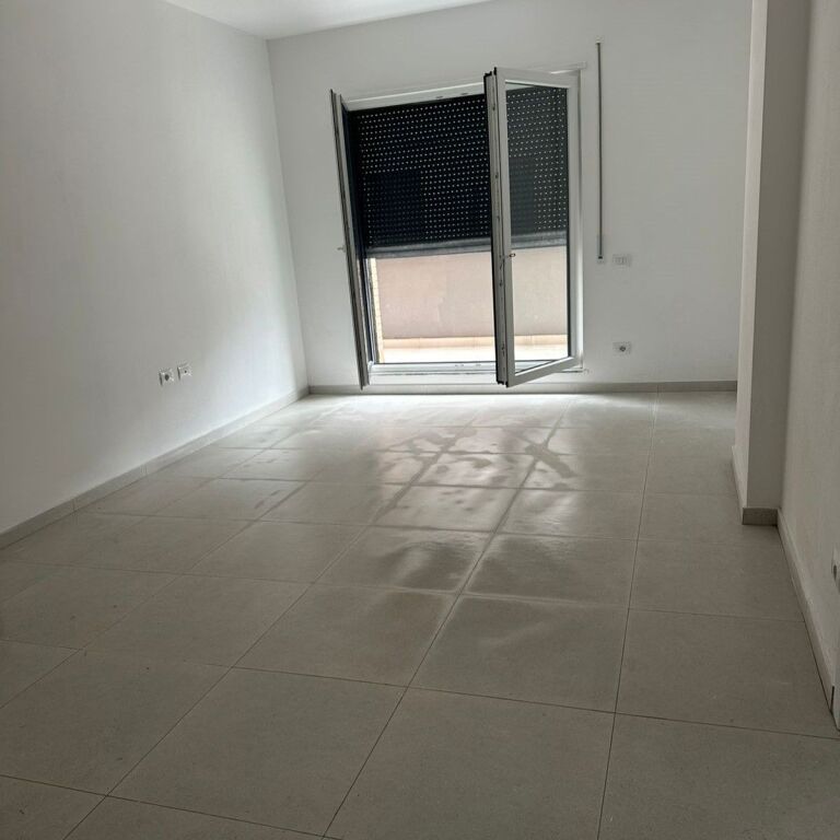 🏢 Jepet me Qira Zyrë 3 Ambiente Pune – Bulevardi i Ri, Paskuqan ✨