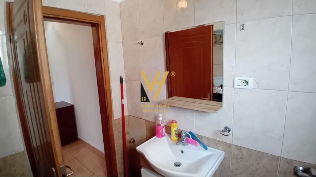 JEPET APARTAMENT 2+1+BLK ME QERA NE KINOSTUDIO 50.000 LEKE