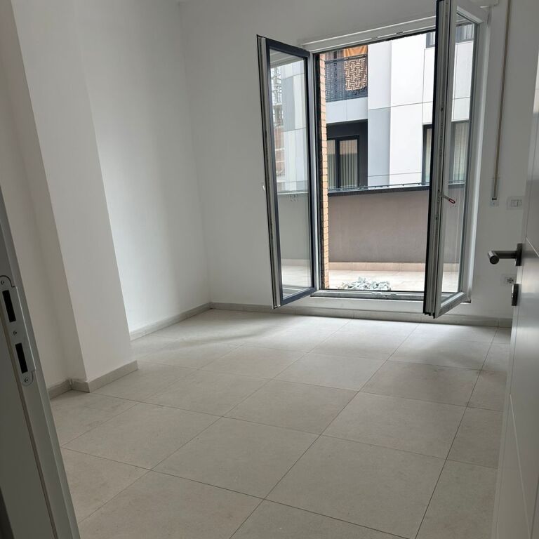 🏢 Jepet me Qira Zyrë 3 Ambiente Pune – Bulevardi i Ri, Paskuqan ✨
