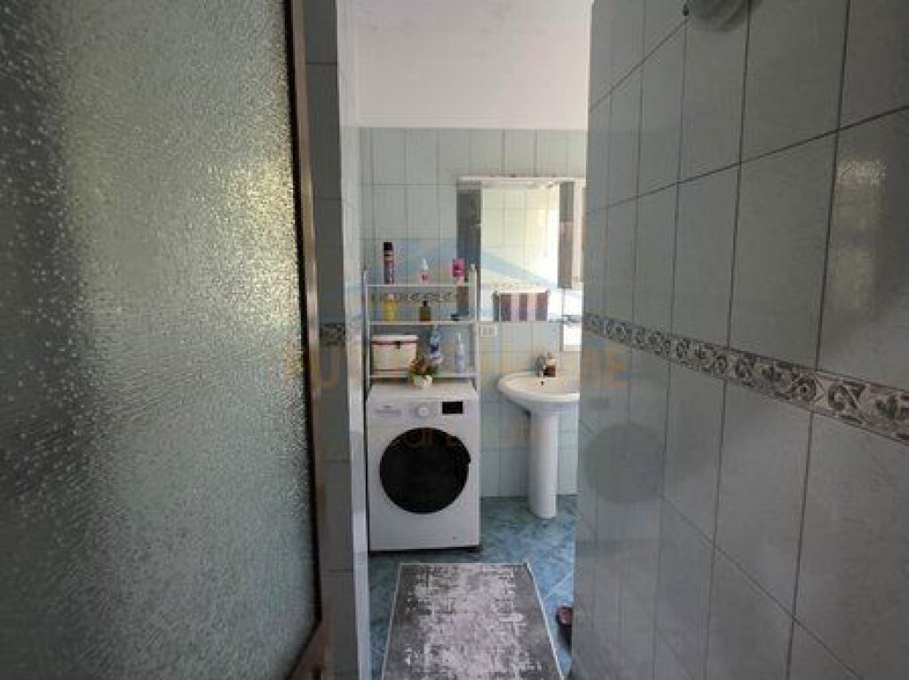 In vendita, Villa su 2 piani, Via Elbasani, Tirana