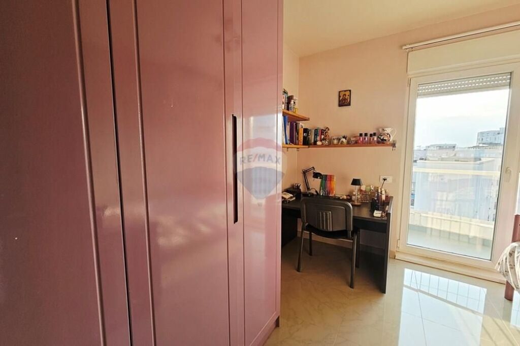 Apartament - Për Shitje - Kompleksi Kontakt, Tiranë