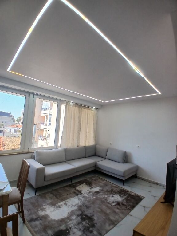 Shitet Apartament 1+1 prane Bashkise