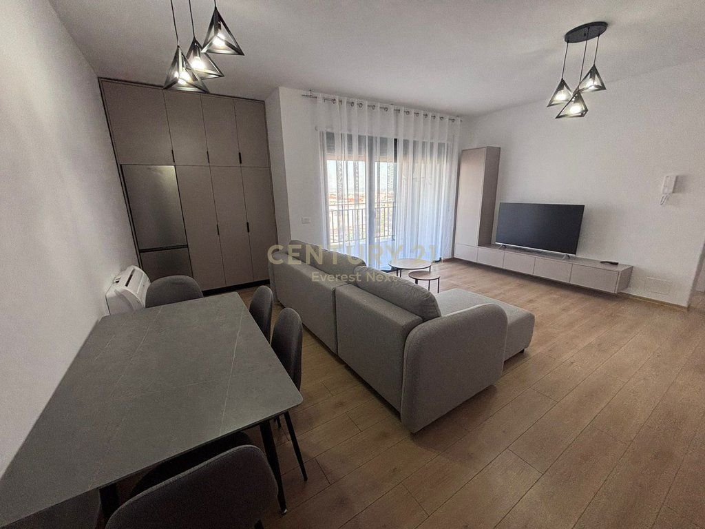 Jepet me Qira Apartament 1+1 pranë Bulevardit të Ri!!