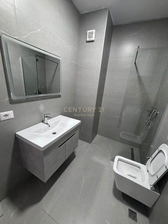 Jepet me Qira Apartament 1+1 pranë Bulevardit të Ri!!
