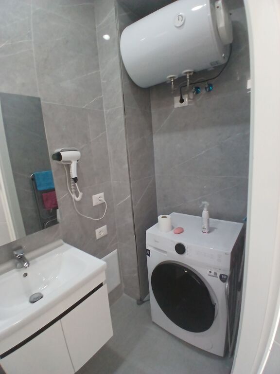 Shitet Apartament 1+1 prane Bashkise