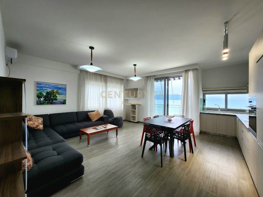Apartament 2+1 per shitje me pamje nga deti ne Lungomare