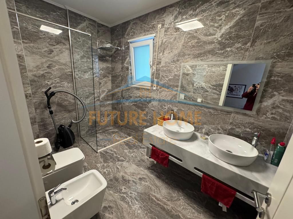 Villa di 4 piani in vendita a Metatron Residence, Farkë