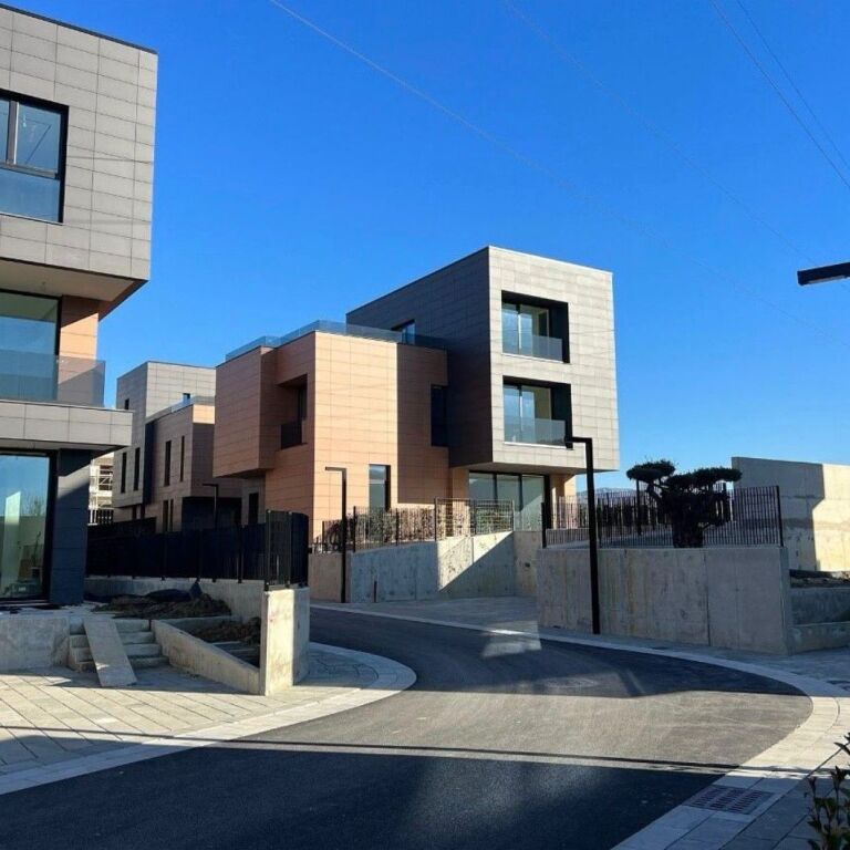 🏡 Vilë e Bashkangjitur me Ashensor Personal për Shitje – Luminor Residence, TEG ✨